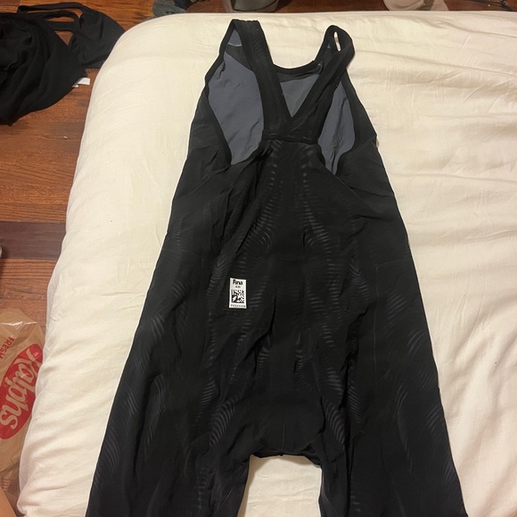 Women’s TYR Venzo Techsuit/ Kneeskin - Picture 2 of 6